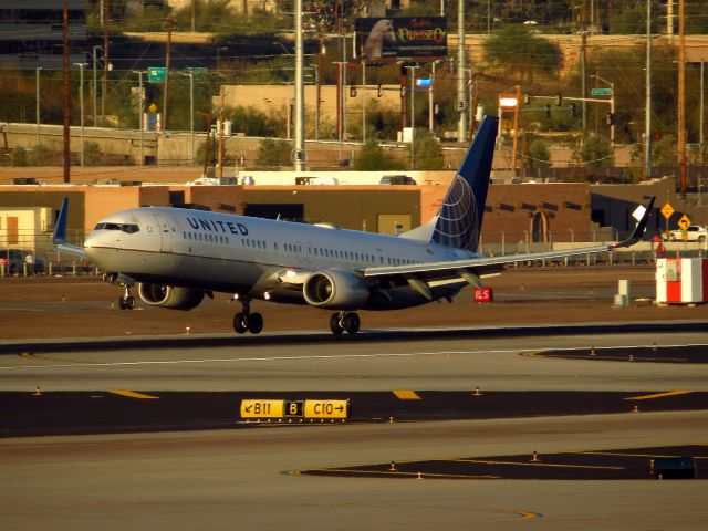 Boeing 737-900 (N75428)