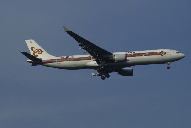 Airbus A330-200 (HS-TEE) - Final Approach to Narita Intl Airport Rwy34L on 1998/09/05