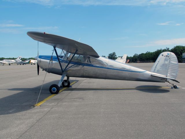 Cessna 140 (N1979V) - A 1947 model. Very nice!