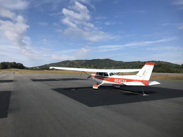 Cessna Skyhawk (N64524) - On the ramp at Jefferson NC KGEV 9-3-2020