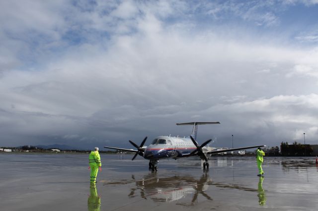 Embraer EMB-120 Brasilia (N393SW) - During the whole operation of turning this aircraft around back to LAX it was a heavy downpour. But as soon as we closed the cargo door it stopped raining and the sun came out! This is how it usually works out on rainy days here.    This was flight UA5457 09FEB09 OXR-LAX    *This aircraft was sold and exported to Mexico*