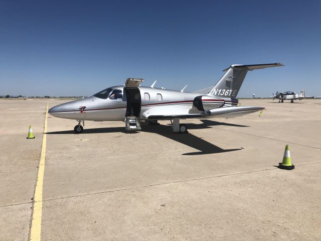 Eclipse 500 (N136TE)