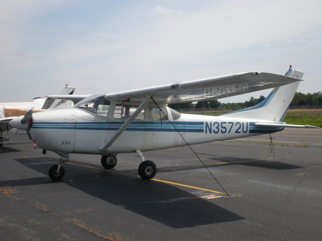 Cessna Skylane (N3572U)