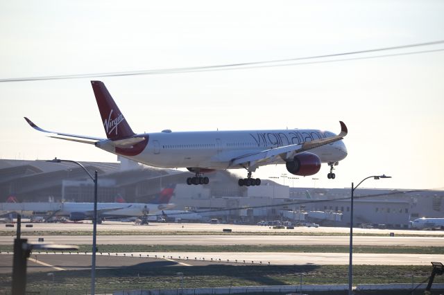 Airbus A350-1000 (G-VRNB)