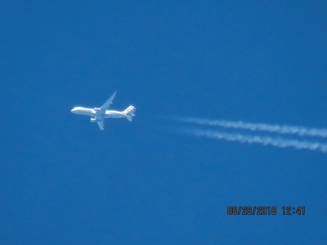 Embraer 175 (N220NN)