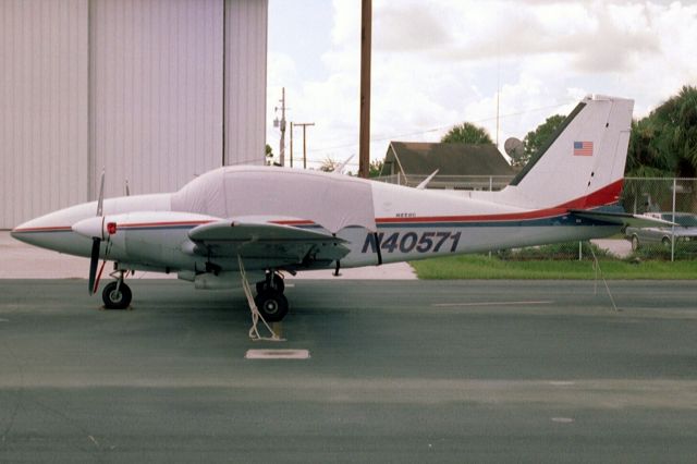 Piper Aztec (N40571) - Seen here on 28-Sep-03.