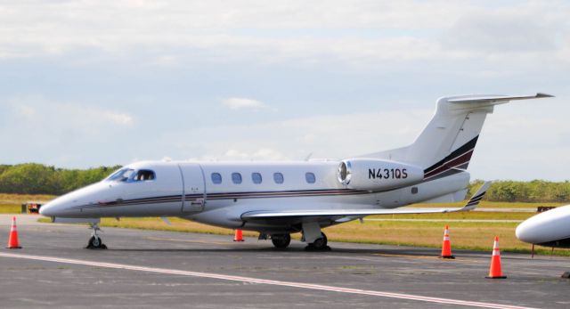 Embraer Phenom 300 (N431QS)