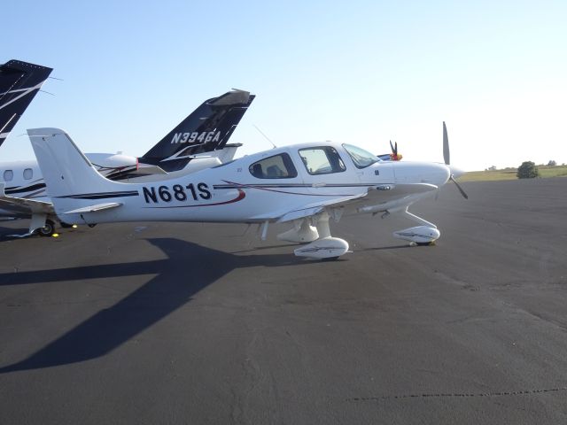 Cirrus SR-22 (N681S)