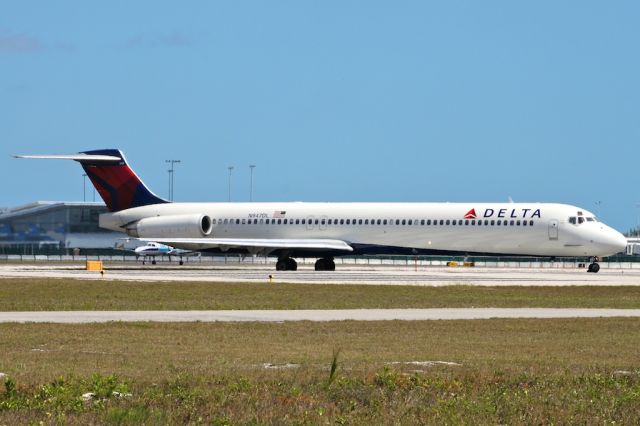 McDonnell Douglas MD-88 (N947DL)