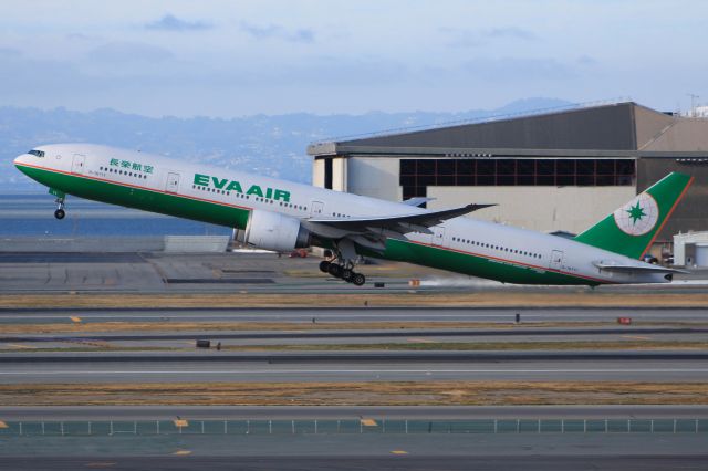 BOEING 777-300 (B-16711)