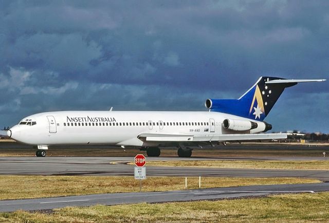 Cirrus SR-22 (VH-ANB) - ANSETT AUSTRALIA AIRLINES - BOEING 727-277/ADV - REG : VH-ANB (CN 22642/1759) - ADELAIDE INTERNATIONAL AIRPORT SA. AUSTRALIA - YPAD (12/7/1996)