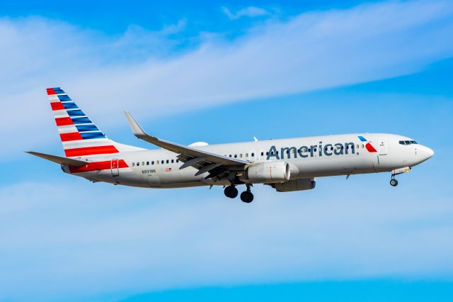 Boeing 737-800 (N891NN) - American Airlines 737-800 landing at DFW on 12/25/22. Taken with a Canon R7 and Tamron 70-200 G2 lens.