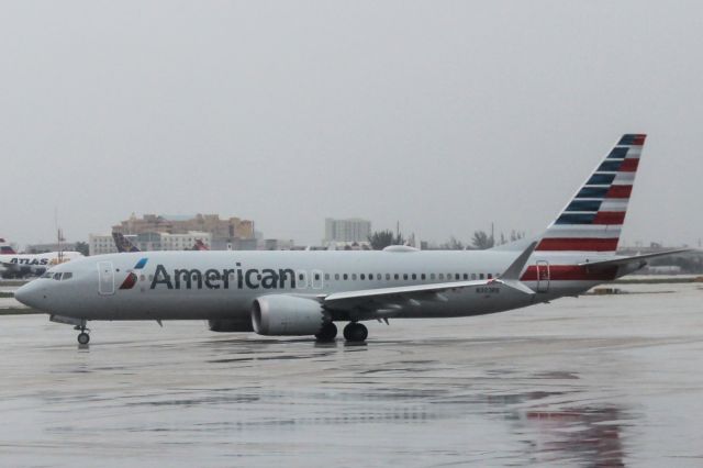 Boeing 737 MAX 8 (N303RE)