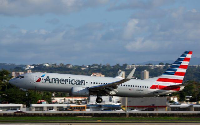 Boeing 737-800 (N979AN)