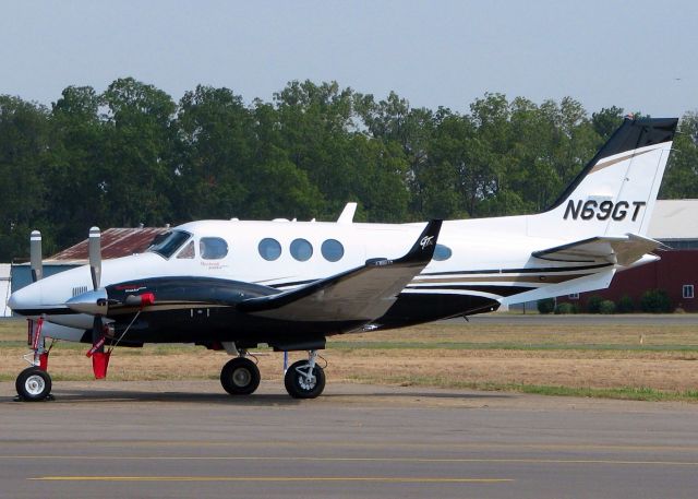 Beechcraft King Air 90 (N69GT) - At Downtown Shreveport.