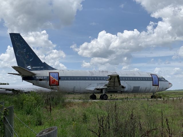 Boeing 737-700 (N322XV) - Found in an obscure boneyard.