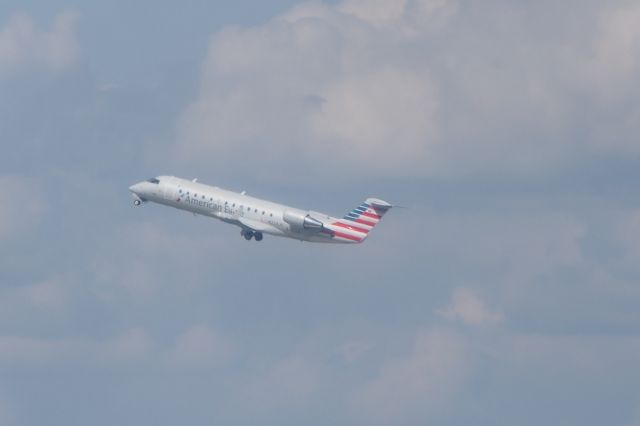 Canadair Regional Jet CRJ-200 (N223JS)