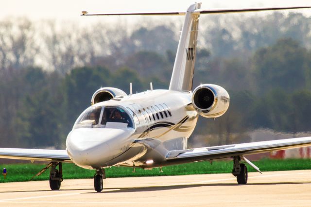 Cessna Citation CJ3 (N770JS) - N770JS is a 2011 Cessna 525B that was taxiing to the ramp at Atlanta's PDK executive airport. I shot this with my Canon 800mm lens. The camera settings were 1/5300 shutter, F5.6 ISO 400. I really appreciate POSITIVE VOTES and POSITIVE COMMENTS. Please check out my other aircraft photography. Questions about this photo can be sent to Info@FlewShots.com