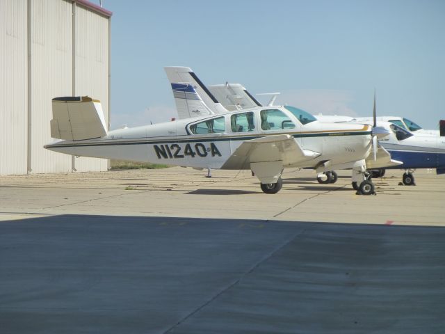 Beechcraft 35 Bonanza (N1240A)