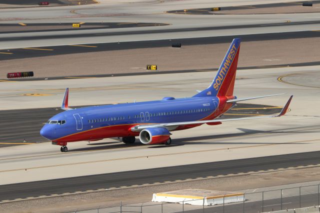 Boeing 737-800 (N8623F)