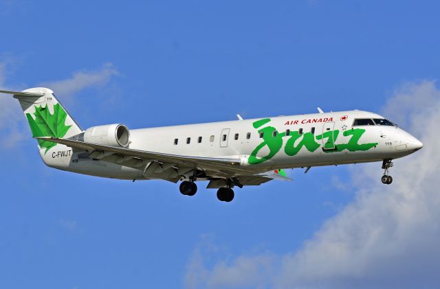 Canadair Regional Jet CRJ-200 (C-FWJT)