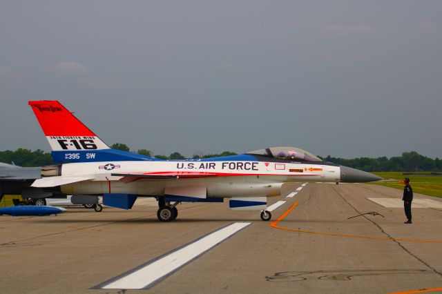 Lockheed F-16 Fighting Falcon —