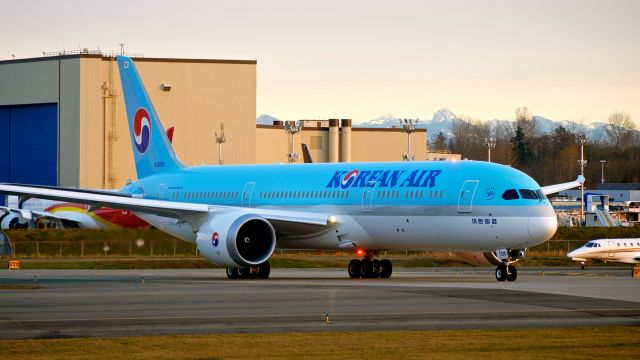 Boeing 787-9 Dreamliner (HL8085) - BOE660 taxis onto Rwy 16R for a RTO check on completion of its B1 flight on 12.9.17. (ln 644 / cn 34814).