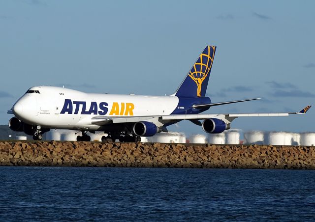 Boeing 747-400 (N493MC)