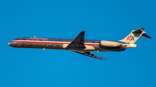 McDonnell Douglas MD-83 (N965TW) - Taken December 20, 2018 from Founders' Plaza.