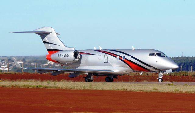 Bombardier Challenger 300 (PR-ADB)