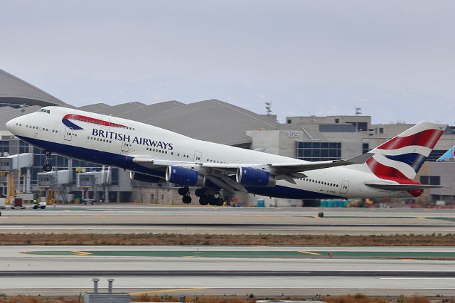 Boeing 747-400 (G-BYGC) - Taking off.