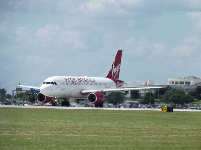 Airbus A319 (N522VA) - service to KDAL