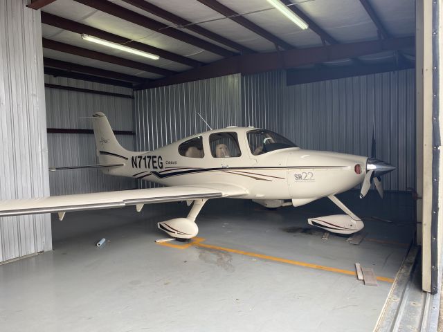 Cirrus SR-22 (N717EG)