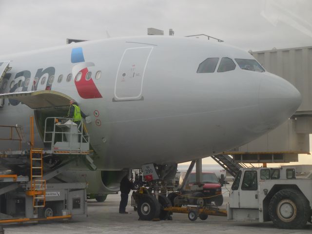 Airbus A330-300 (N290AY)