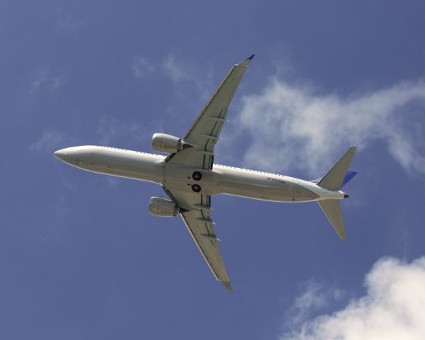 Boeing 737 MAX 9 (HP-9931CMP)