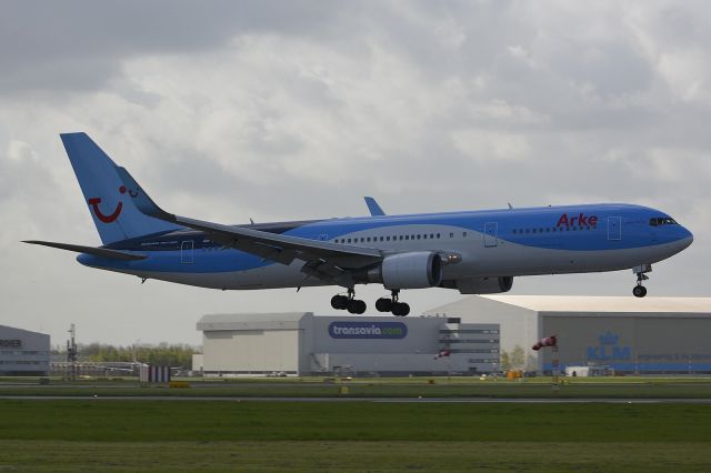 BOEING 767-300 (PH-OYI)