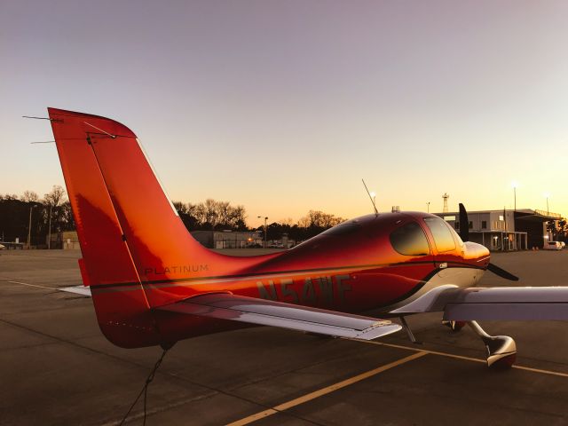 Cirrus SR-22 (N54WF)