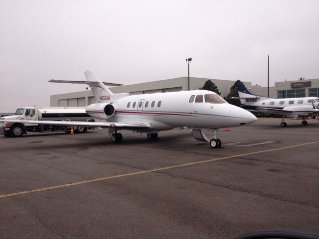 Hawker 800 (N919SF)