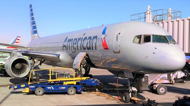 Boeing 757-200 (N938UW) - barry m. Goldwater terminal 4 N1 alpha 20 22SEP19