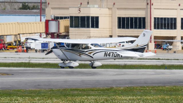 Cessna Skylane (N470RV)