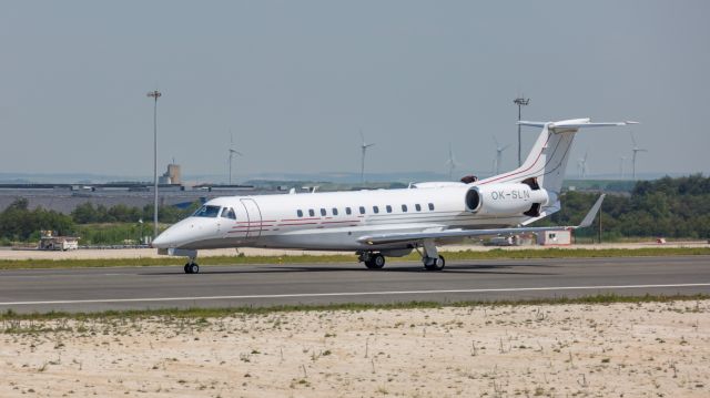 Embraer ERJ-135 (OK-SLN)