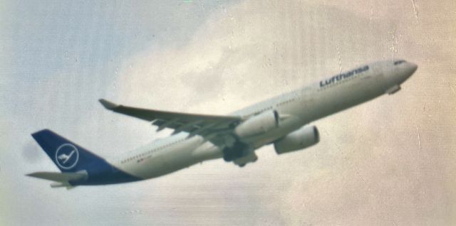 Airbus A330-300 (D-AIKP)