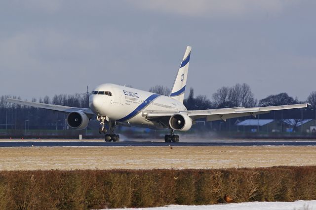 BOEING 767-200 (4X-EAE)
