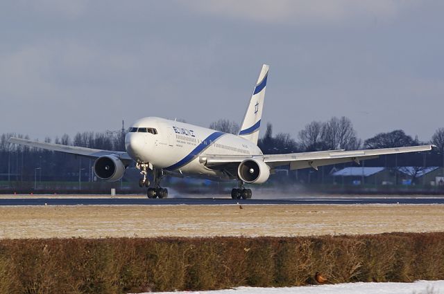 BOEING 767-200 (4X-EAE)