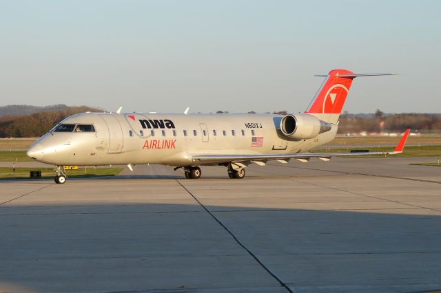 Canadair Regional Jet CRJ-200 (N601XJ)