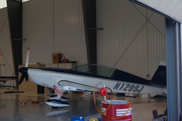 EXTRA EA-300 (N129SJ) - In the hangar...