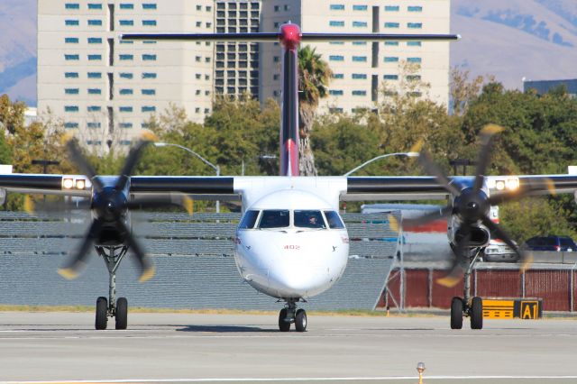 de Havilland Dash 8-400 (N402QX)