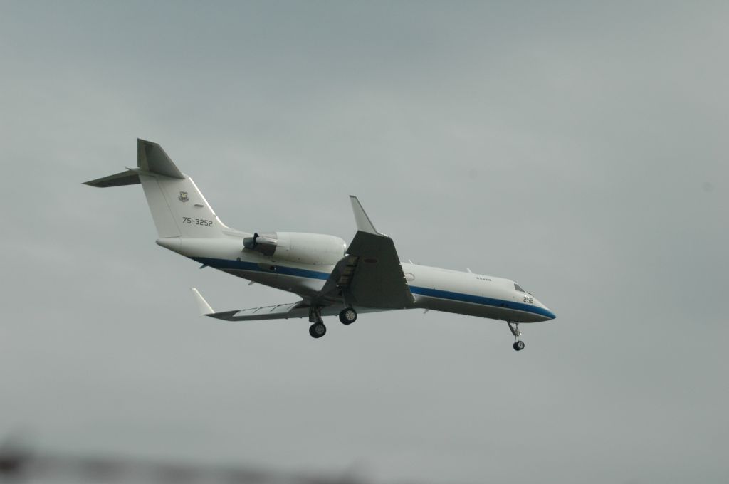 Gulfstream Aerospace Gulfstream IV (75-3252) - Nov.02.2013  RWY17
