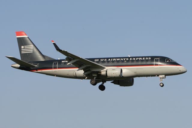 Embraer 170/175 (N814MD) - August 29, 2010 - arrived Washington Reagan