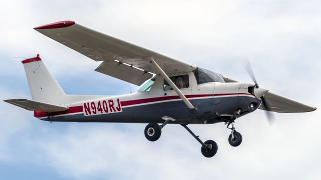 Cessna 152 (N940RJ) - Runway 14 pattern work